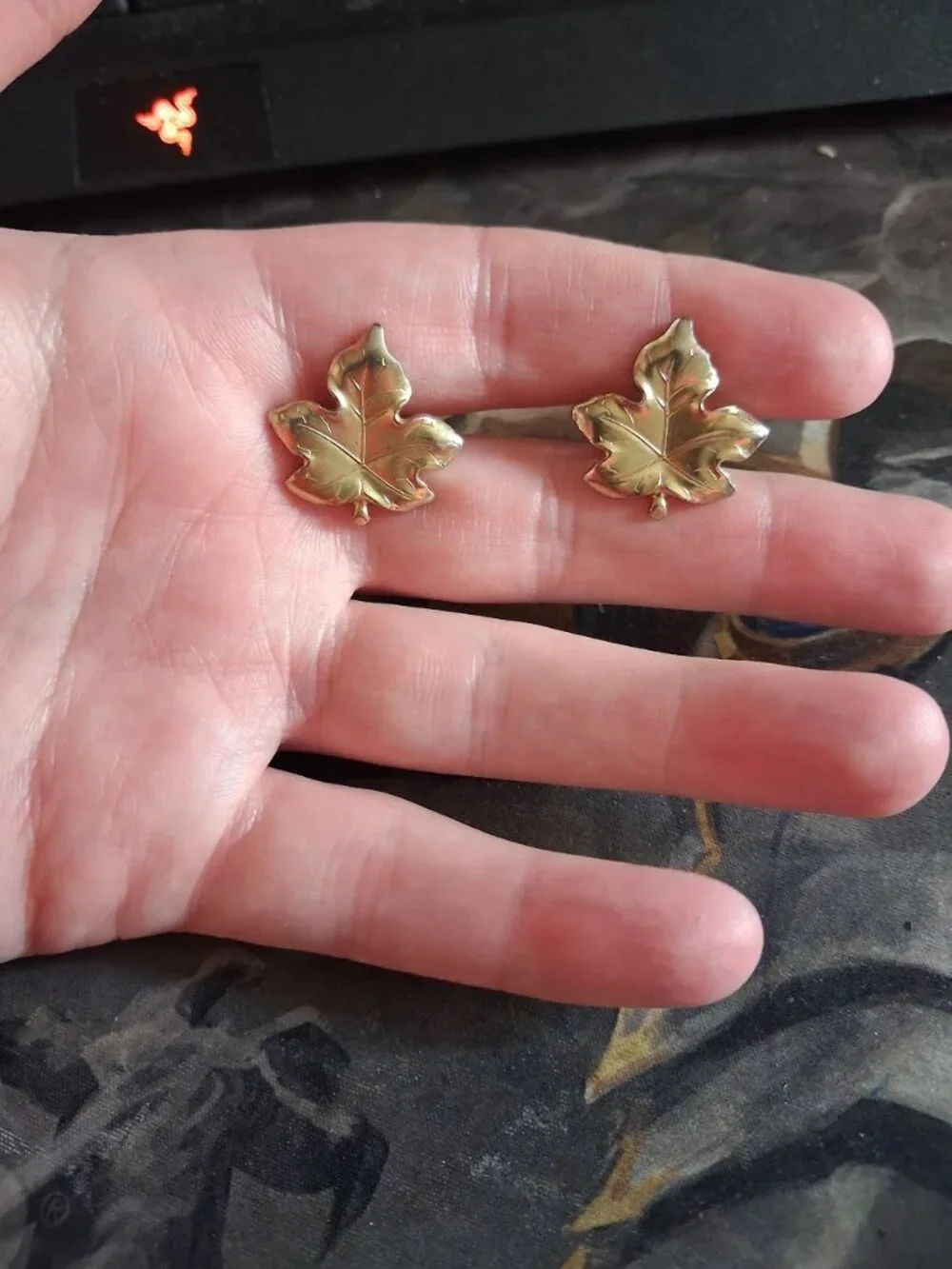 Leaf cufflinks